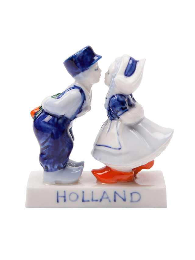 Model wearing minimalist watch with black wristband and white watch face.